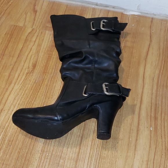 Black heeled boots - Picture 2 of 4